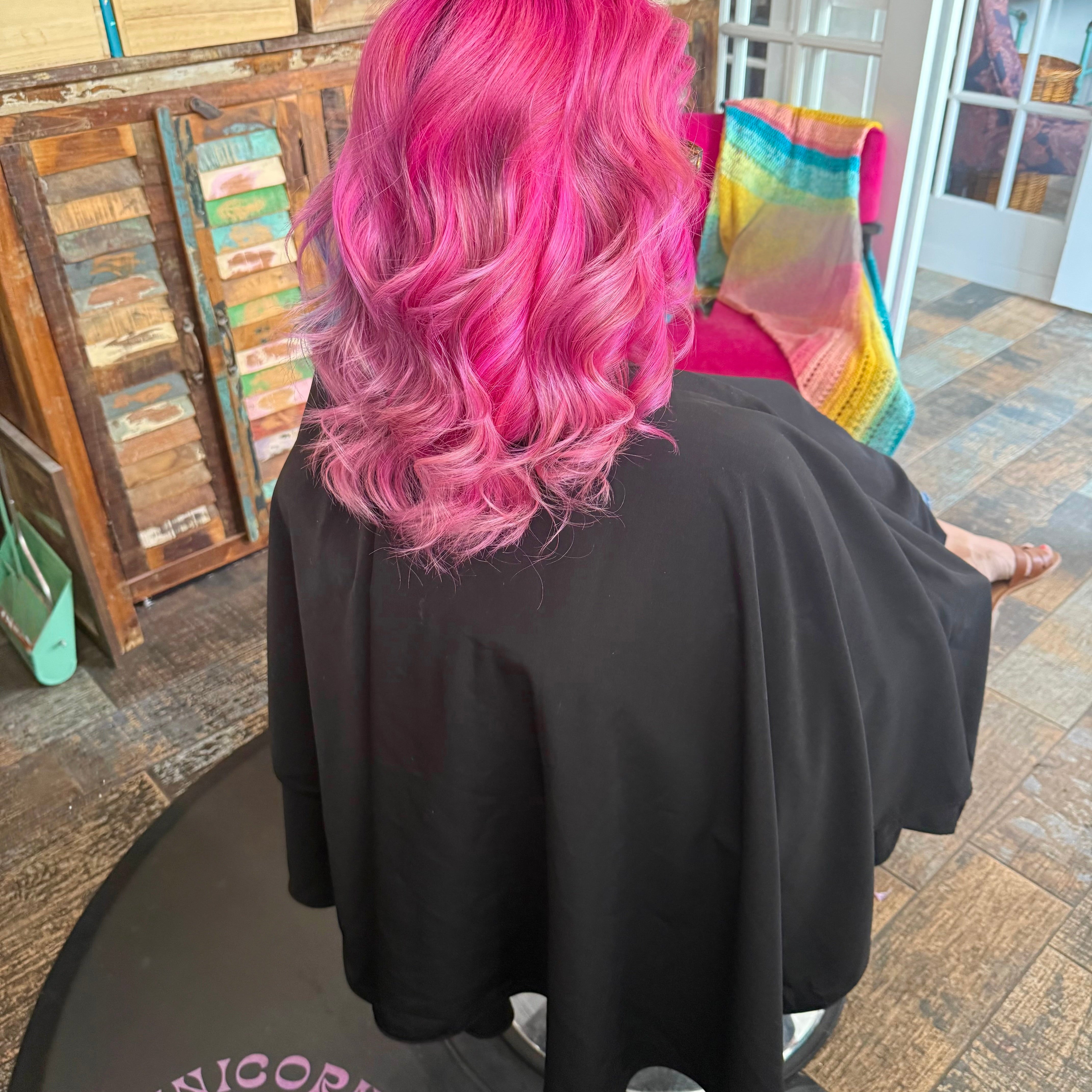 MANE SQUEEZE BLEACH PROOF PRECISION CUTTING/COLOR CAPE BLACK